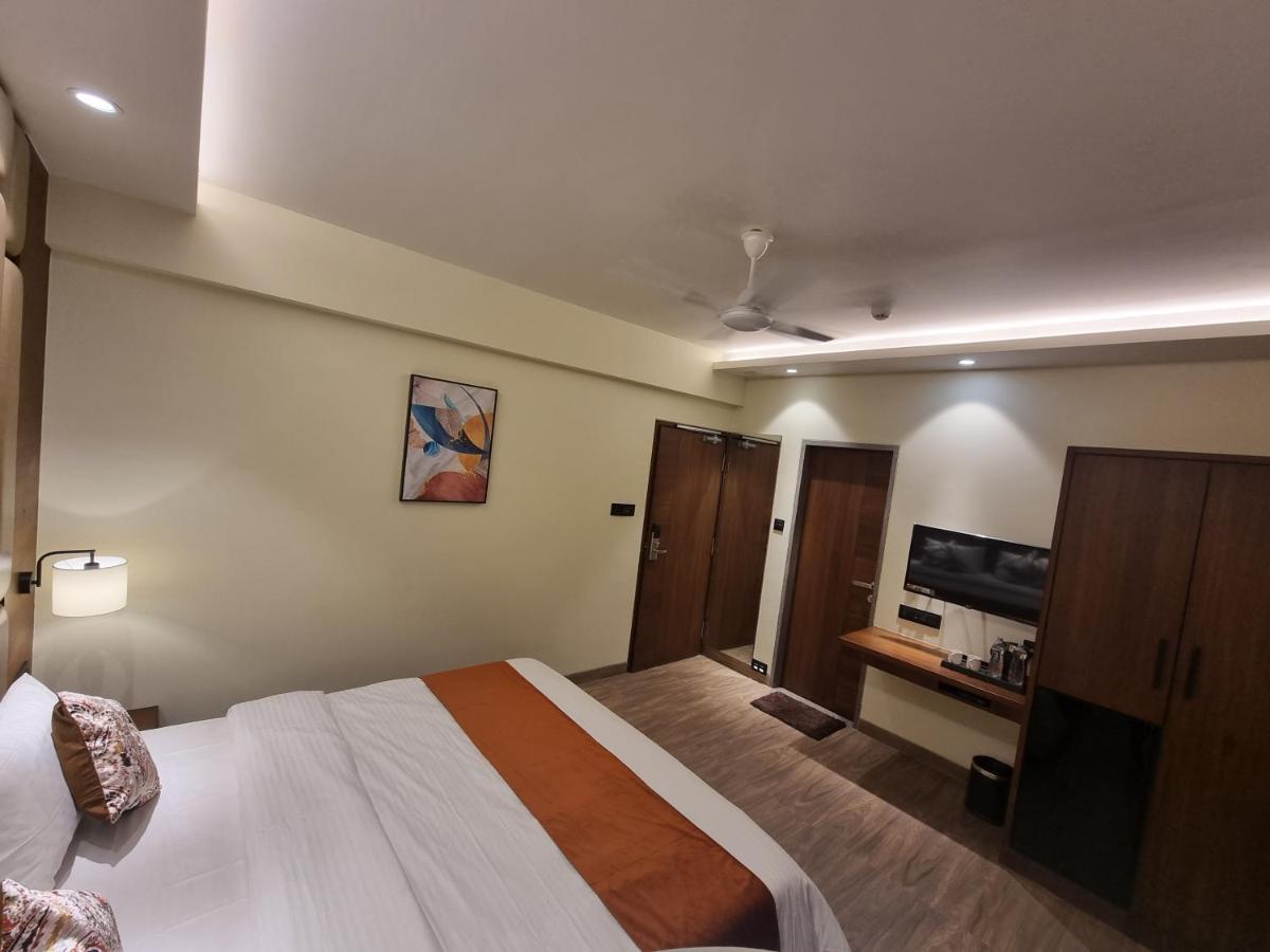 Hotel El Magnifico سورات المظهر الخارجي الصورة
